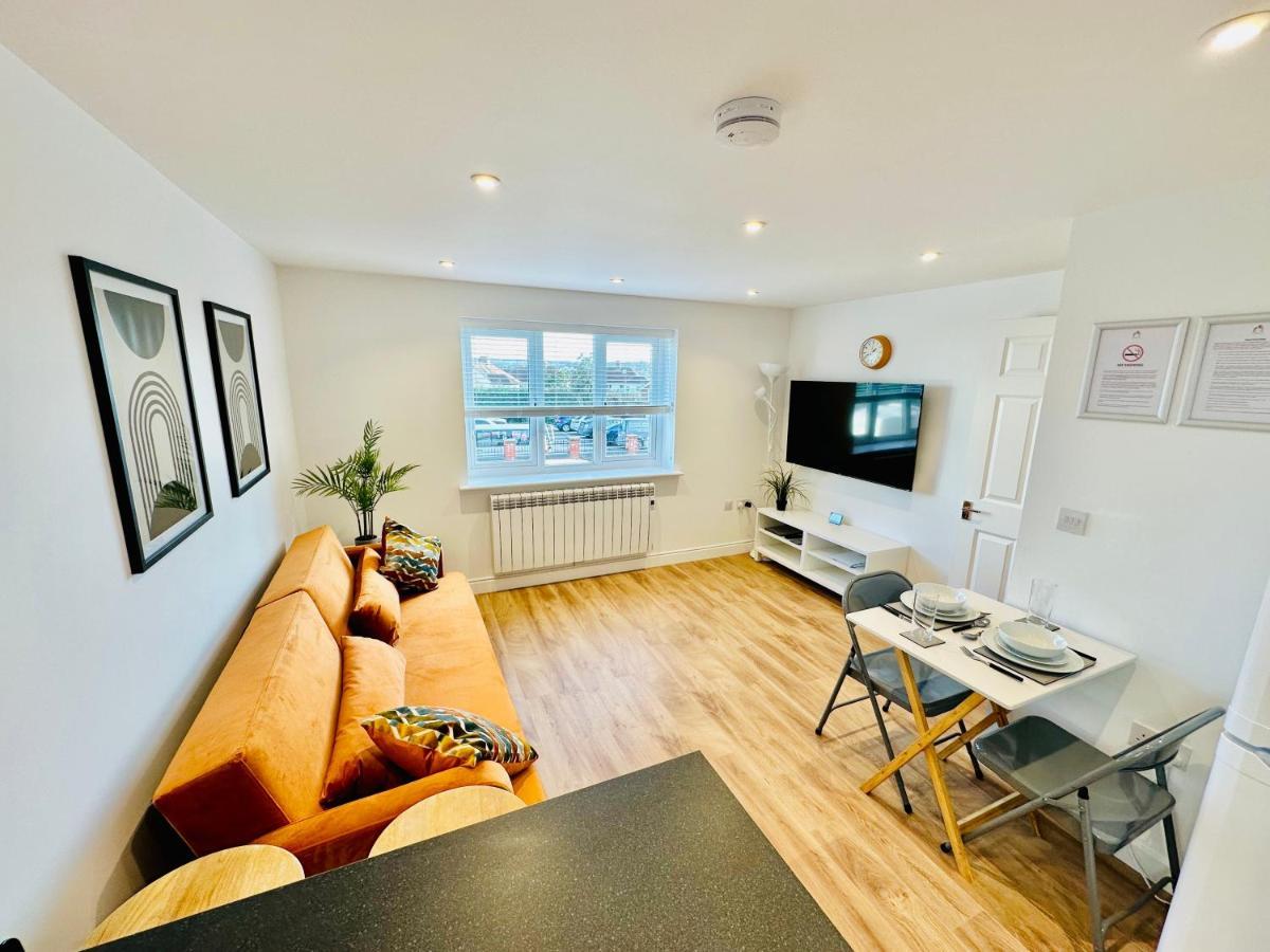 Private Parking Stylish Great Location Apartment Guildford Exterior photo