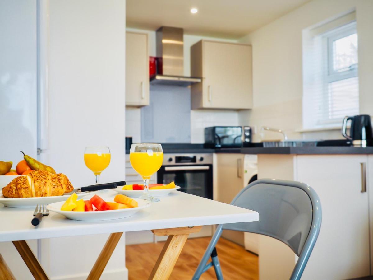 Private Parking Stylish Great Location Apartment Guildford Exterior photo