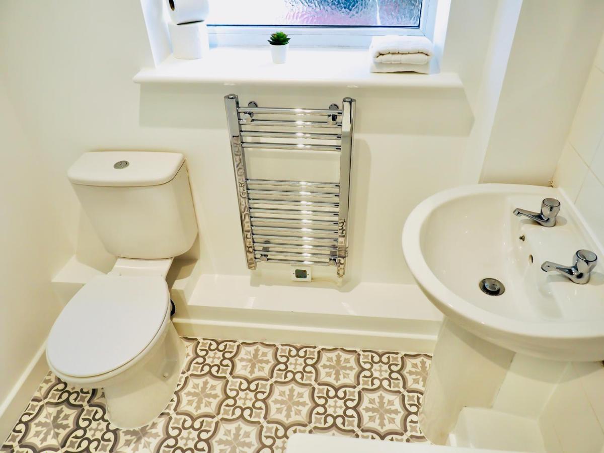 Private Parking Stylish Great Location Apartment Guildford Exterior photo