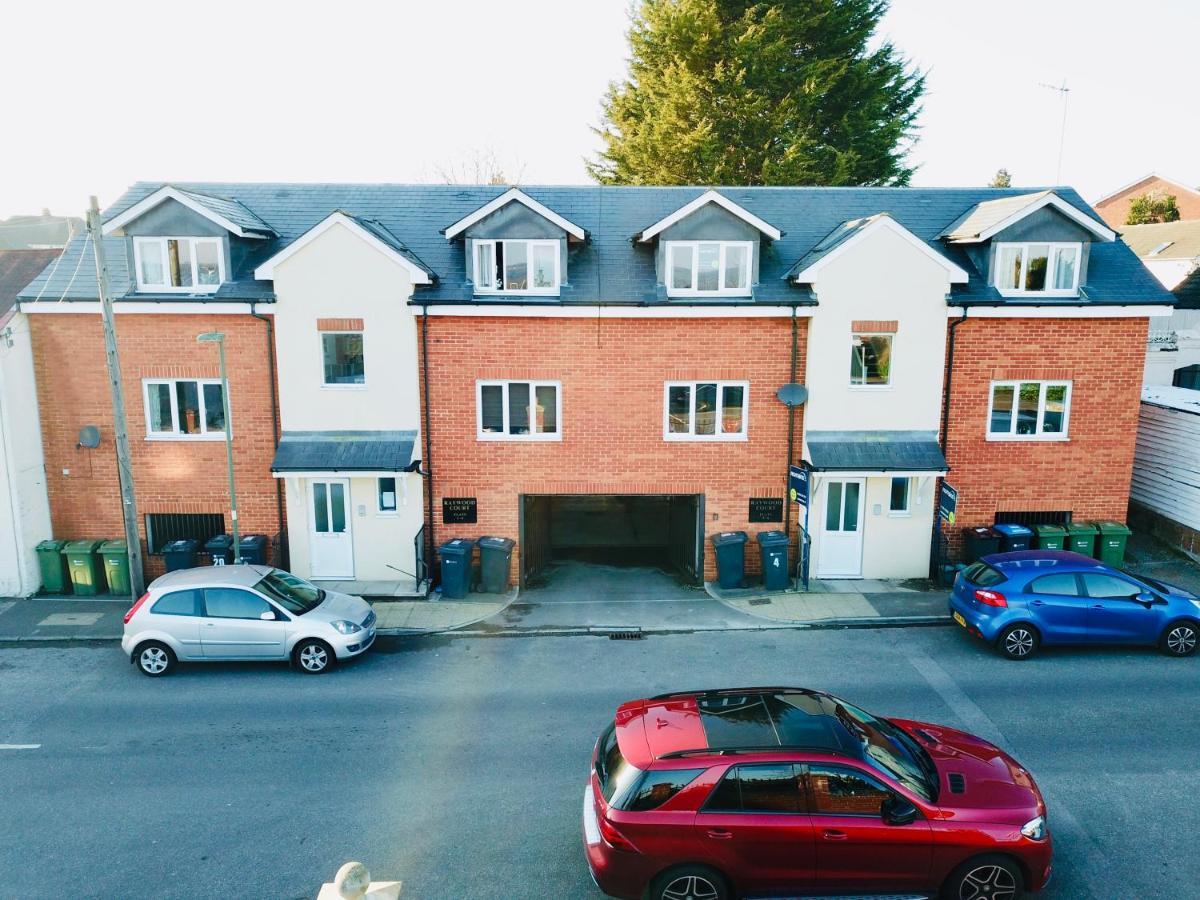 Private Parking Stylish Great Location Apartment Guildford Exterior photo