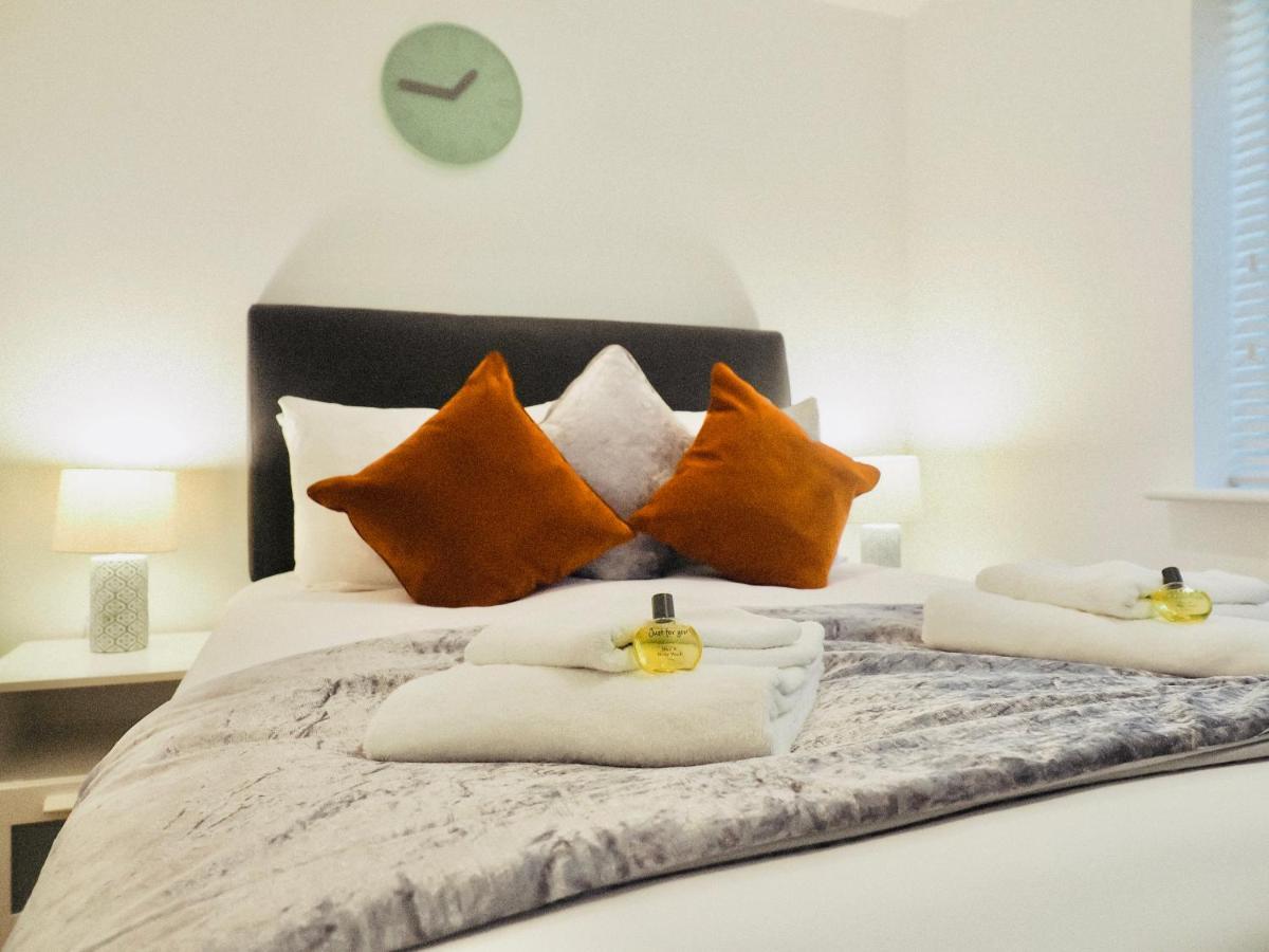 Private Parking Stylish Great Location Apartment Guildford Exterior photo