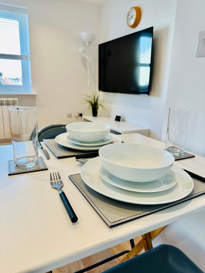 Private Parking Stylish Great Location Apartment Guildford Exterior photo