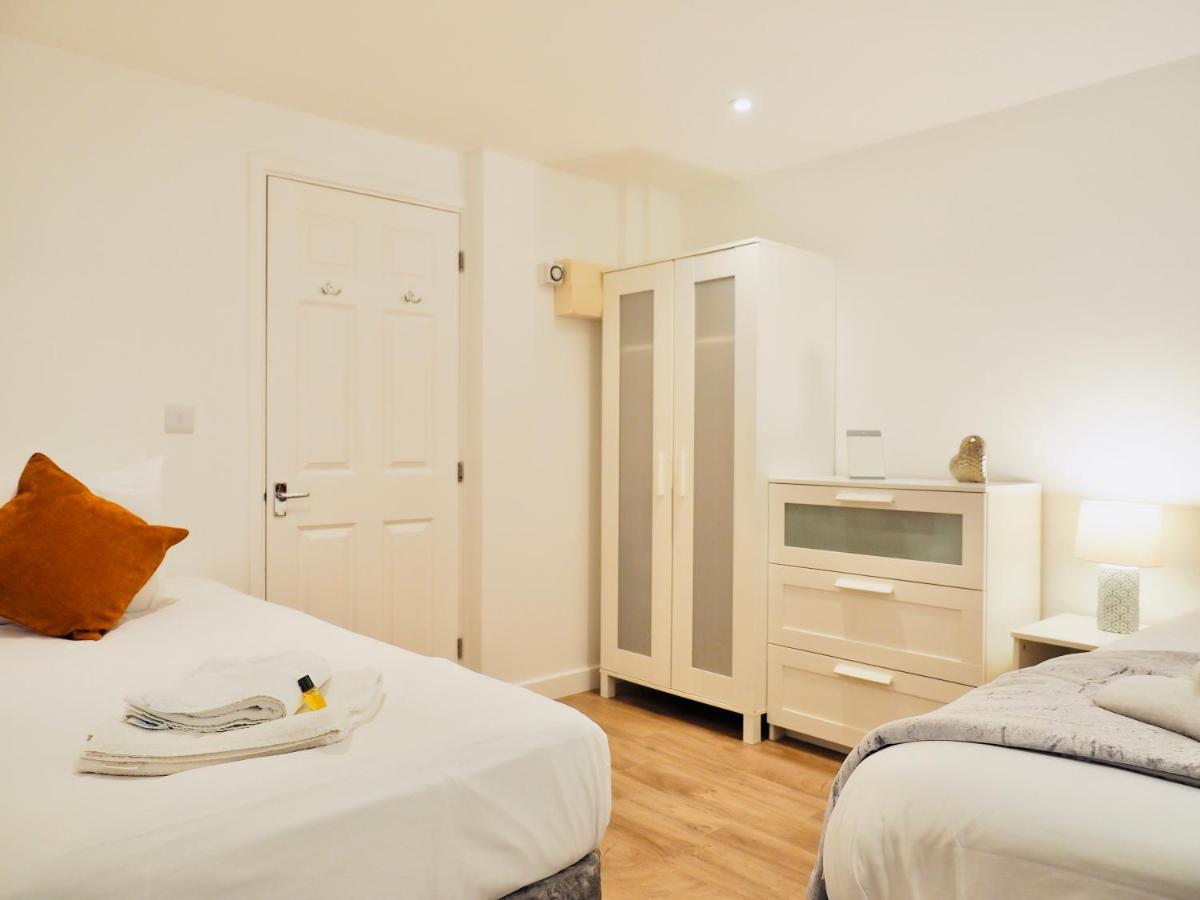 Private Parking Stylish Great Location Apartment Guildford Exterior photo