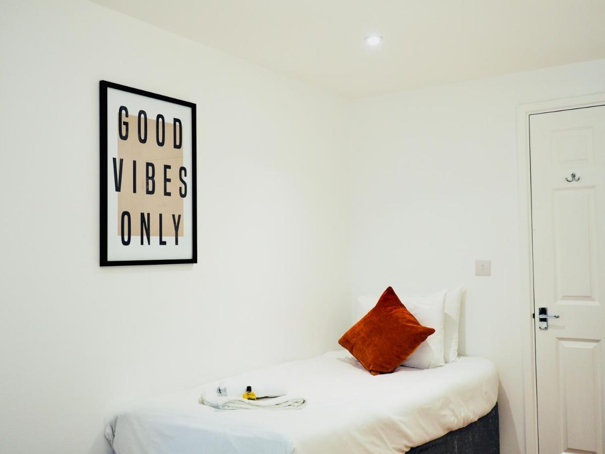 Private Parking Stylish Great Location Apartment Guildford Exterior photo